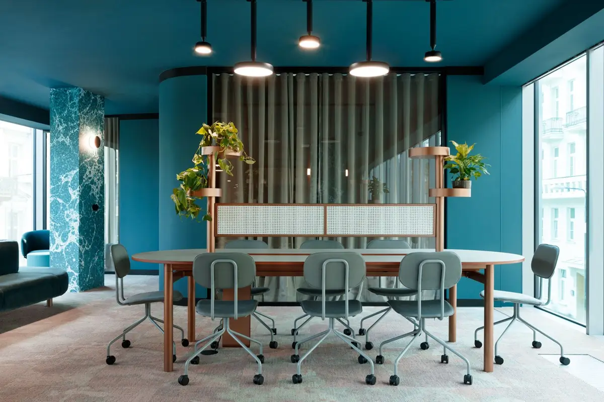 Biuro wirtualne The Nest Warszawa - nowoczesna przestrzen coworkingowa z designerskim wnetrzem w kolorze teal