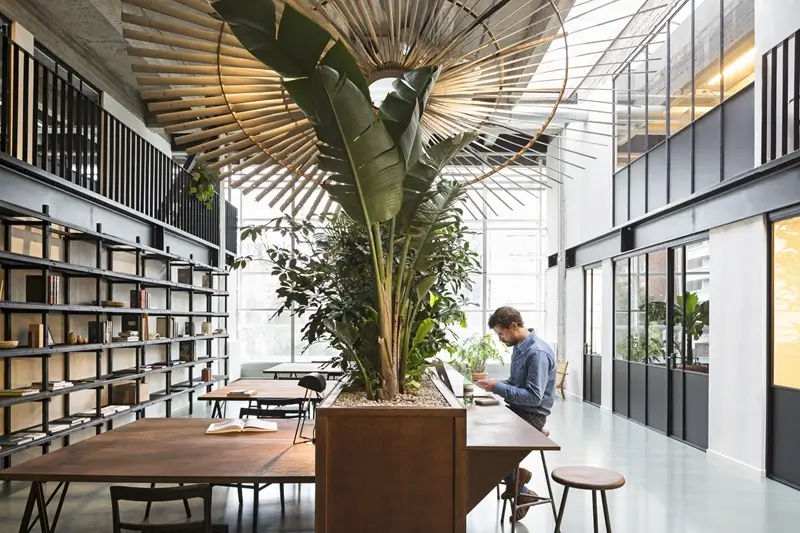 Global Collective Antwerp & Brussels | Fosbury Andsons Premium Coworking Virtual office rental Brussels Antwerp Belgium - Fosbury & Sons luxurious prestigious atrium with glass roof, tropical plants, library and premium spaces