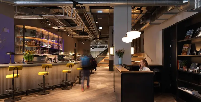 Global Collective London | Fora Space Premium Coworking Virtual office rental London UK - Fora Space luxury coworking with stylish bar area, library, designer lamps and multifunctional spaces